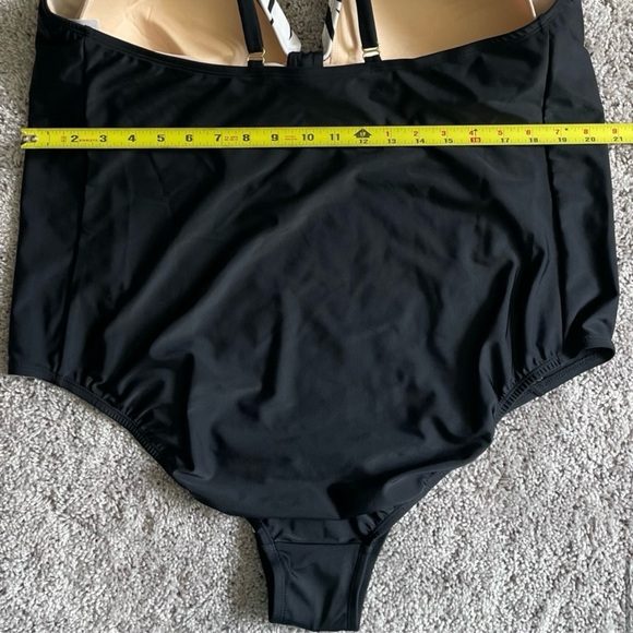 Kona Sol Plus Size Swimsuit Size 26W Black White Tropical Palm Leaf Print - Picture 5 of 12